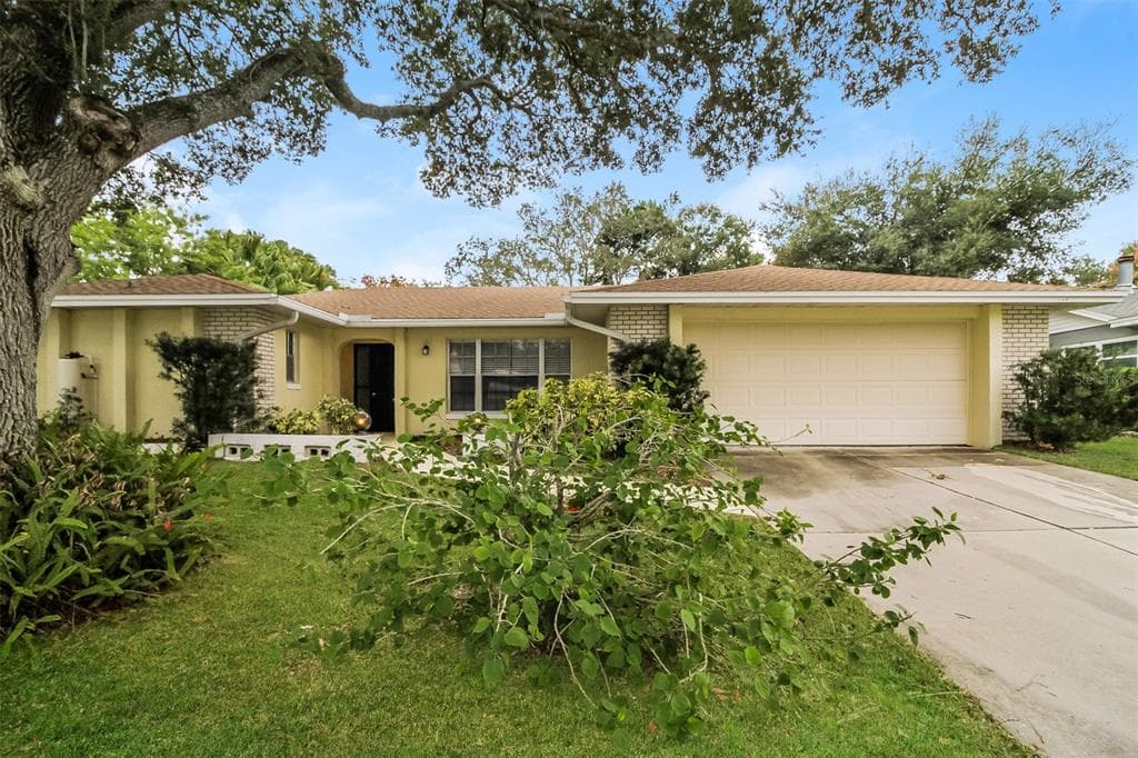 745 LITTLE WEKIVA CIRCLE ALTAMONTE SPRINGS, FL 32714