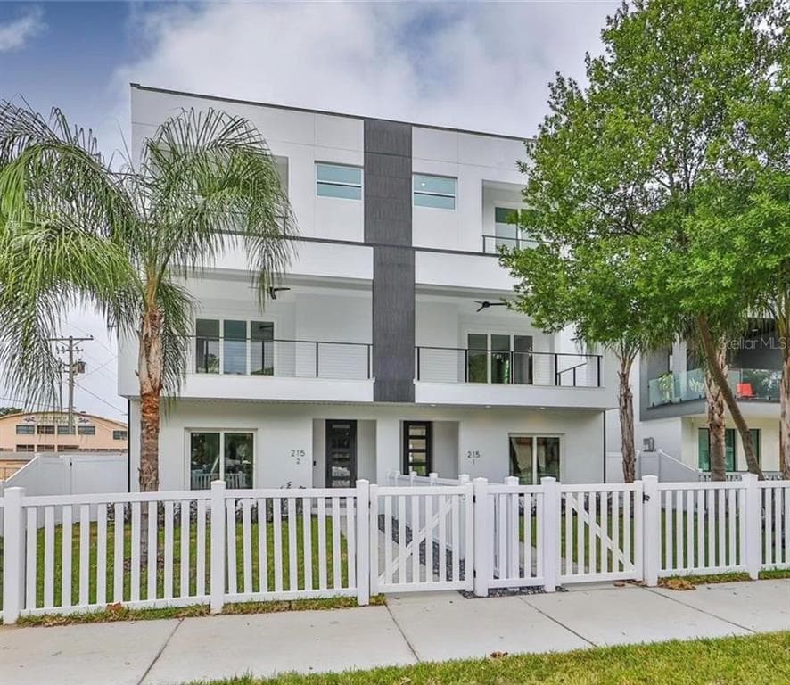 215 W COLUMBUS DRIVE UNIT 1