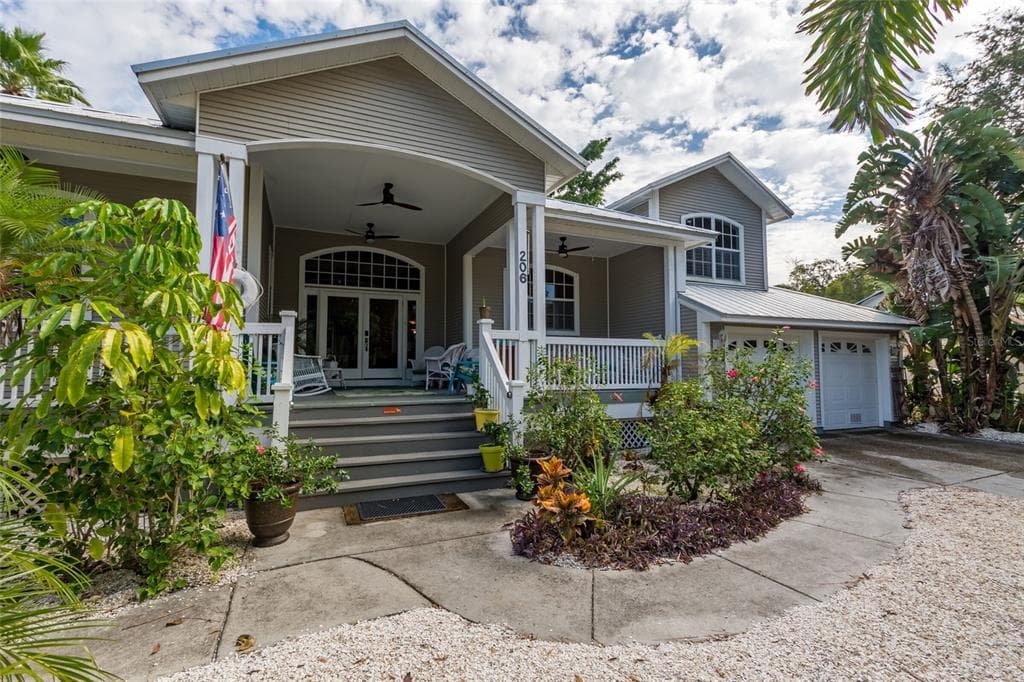 206 LAGOON DRIVE PALM HARBOR, FL 34683