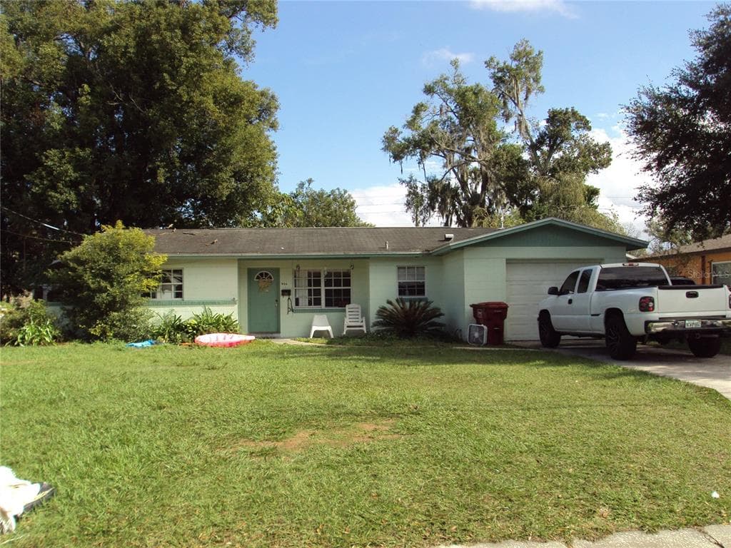 906 N NANCY TERRACE PLANT CITY, FL 33563