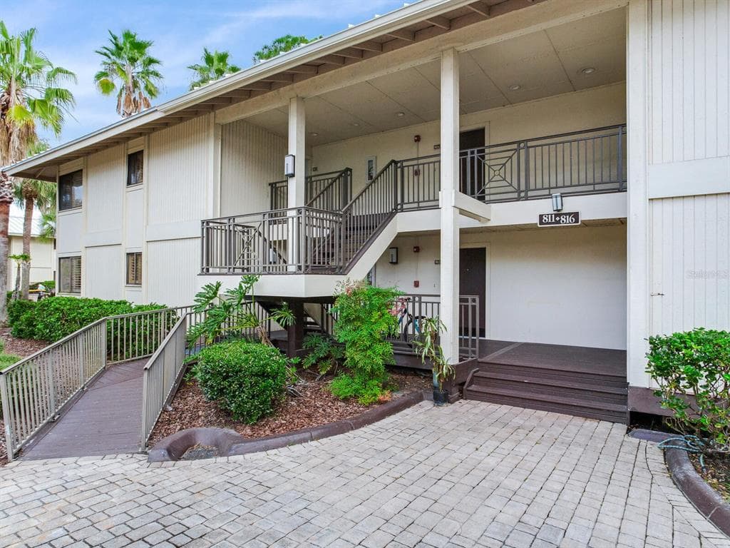 4752 FOX HUNT DRIVE UNIT 812 WESLEY CHAPEL, FL 33543