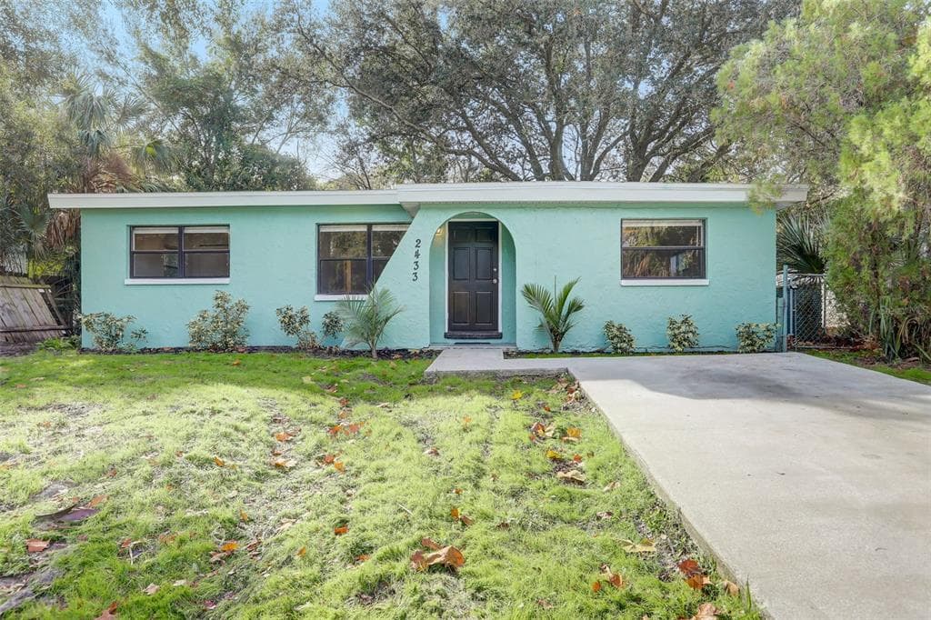 2433 S RAMONA CIRCLE TAMPA, FL 33612