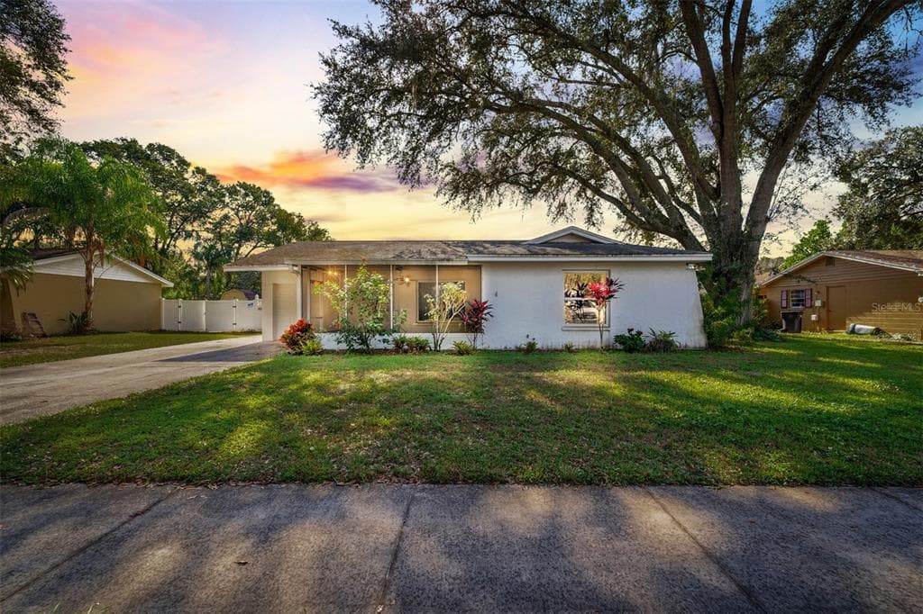 2015 WHISPERING SANDS COURT DOVER, FL 33527