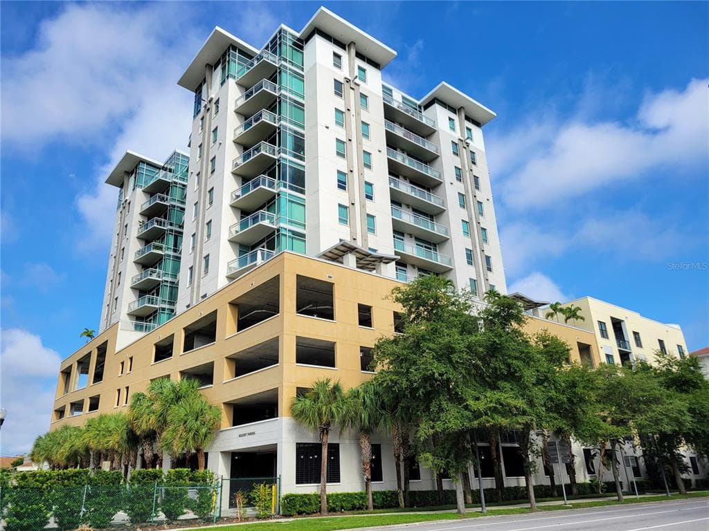400 4TH AVENUE S UNIT 1206 ST PETERSBURG, FL 33701
