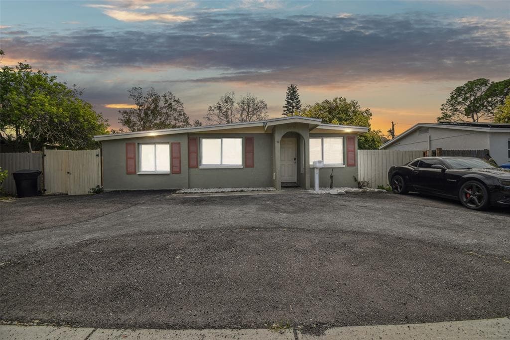 1858 OREGON AVENUE NE ST PETERSBURG, FL 33703