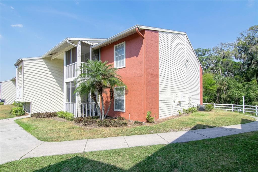 803 LAKE HAVEN SQUARE UNIT 203 BRANDON, FL 33511