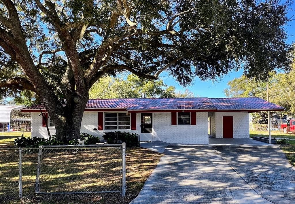 122 AVENUE A E WAHNETA WINTER HAVEN, FL 33880