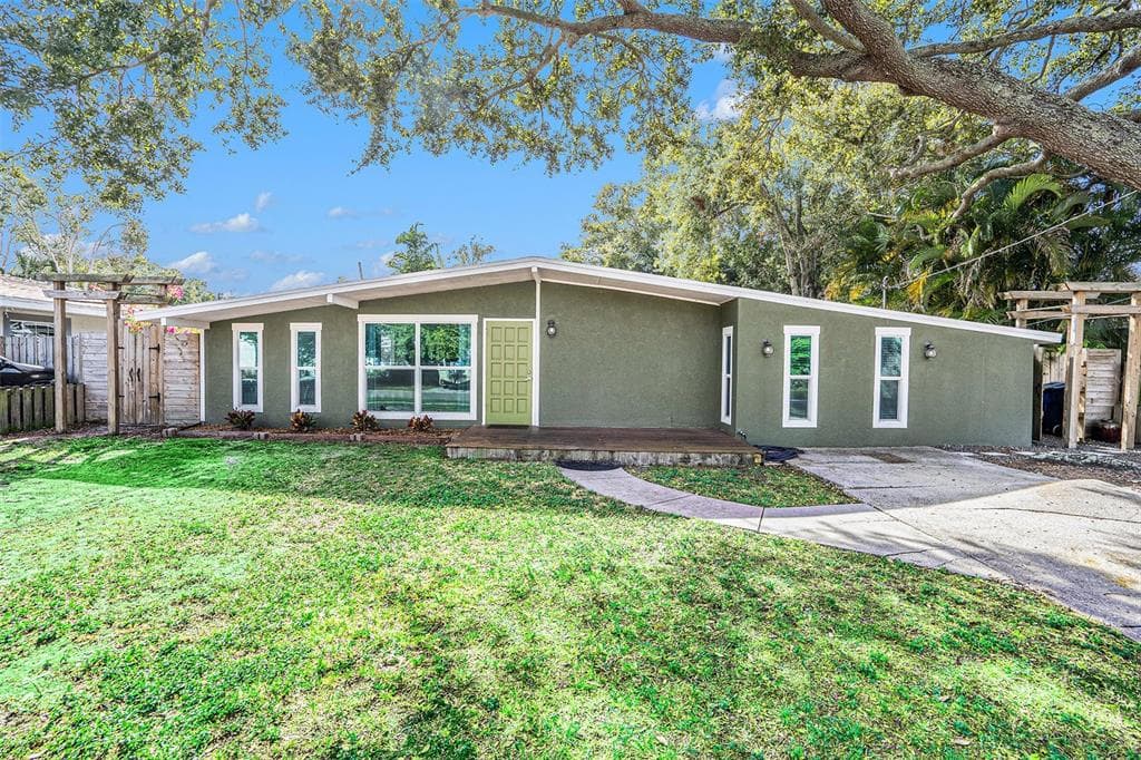 4734 W WISCONSIN AVENUE TAMPA, FL 33616
