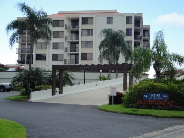 6294 BAHIA DEL MAR CIRCLE UNIT 215 ST PETERSBURG, FL 33715