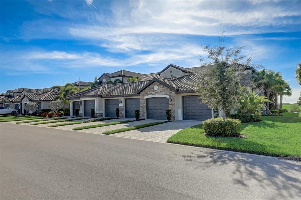 5624 PALMER CIRCLE UNIT 105 BRADENTON, FL 34211