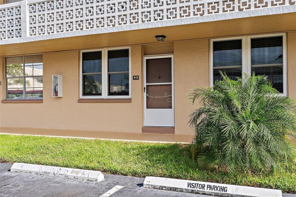 5095 BAY STREET NE UNIT 111 ST PETERSBURG, FL 33703