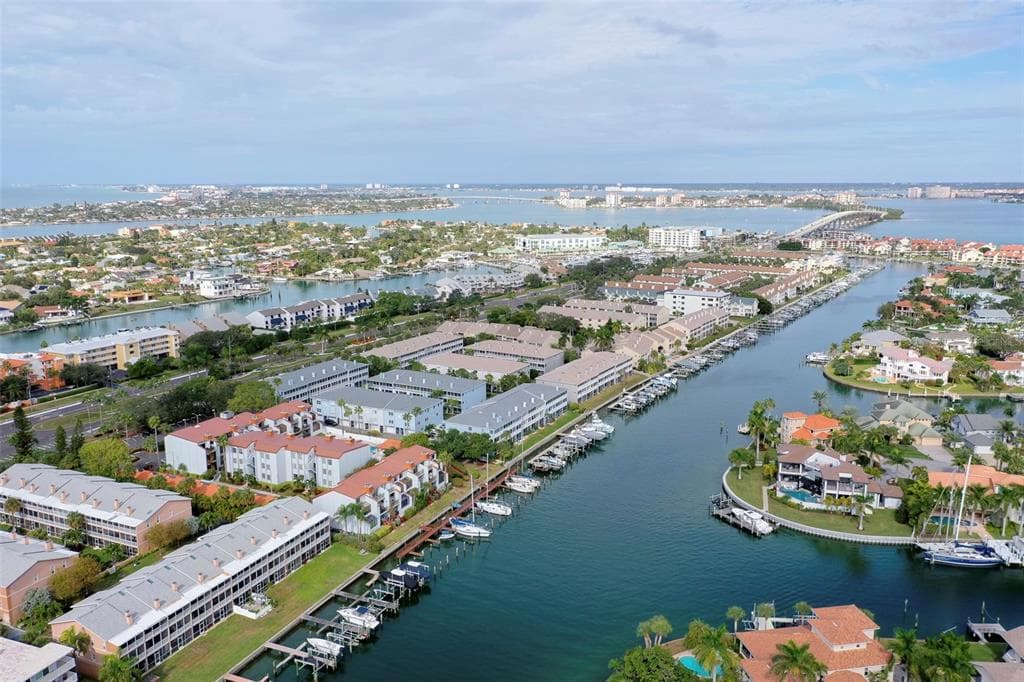 557 PINELLAS BAYWAY S UNIT 302 TIERRA VERDE, FL 33715