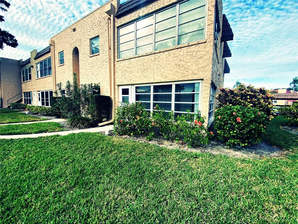 117 ASPEN CIRCLE UNIT 117 SEMINOLE, FL 33777