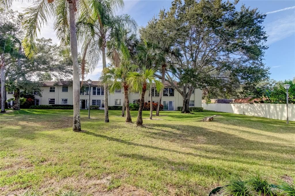 1100 E BAY DRIVE UNIT 26 LARGO, FL 33770