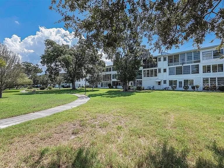 11251 80TH AVENUE UNIT 307 SEMINOLE, FL 33772