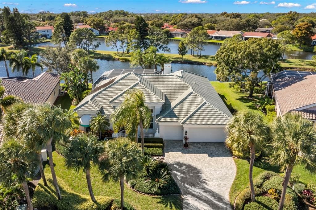748 CATTAIL COURT NE ST PETERSBURG, FL 33703