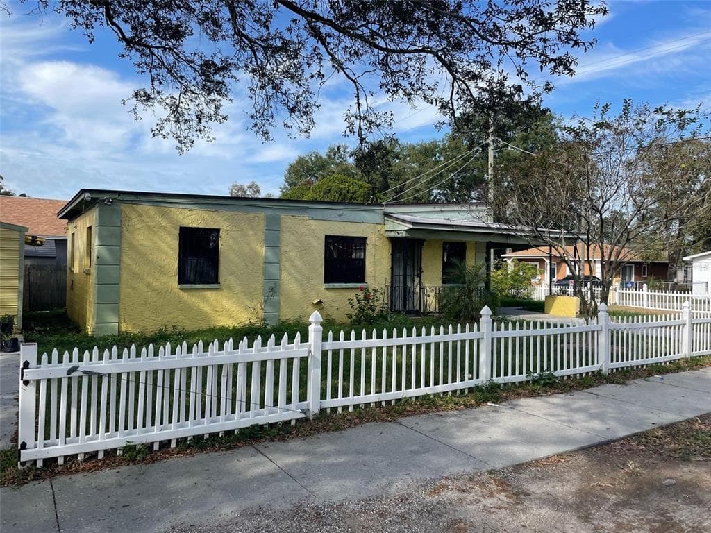 4019 E OSBORNE AVENUE TAMPA, FL 33610