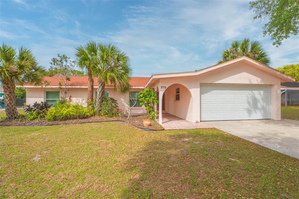919 SAGO PALM WAY APOLLO BEACH, FL 33572