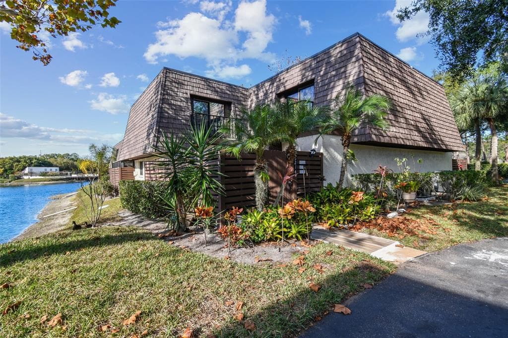 15214 E POND WOODS DRIVE UNIT NA TAMPA, FL 33618