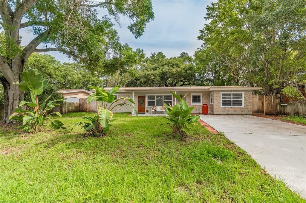2923 W ELLIS DRIVE TAMPA, FL 33611