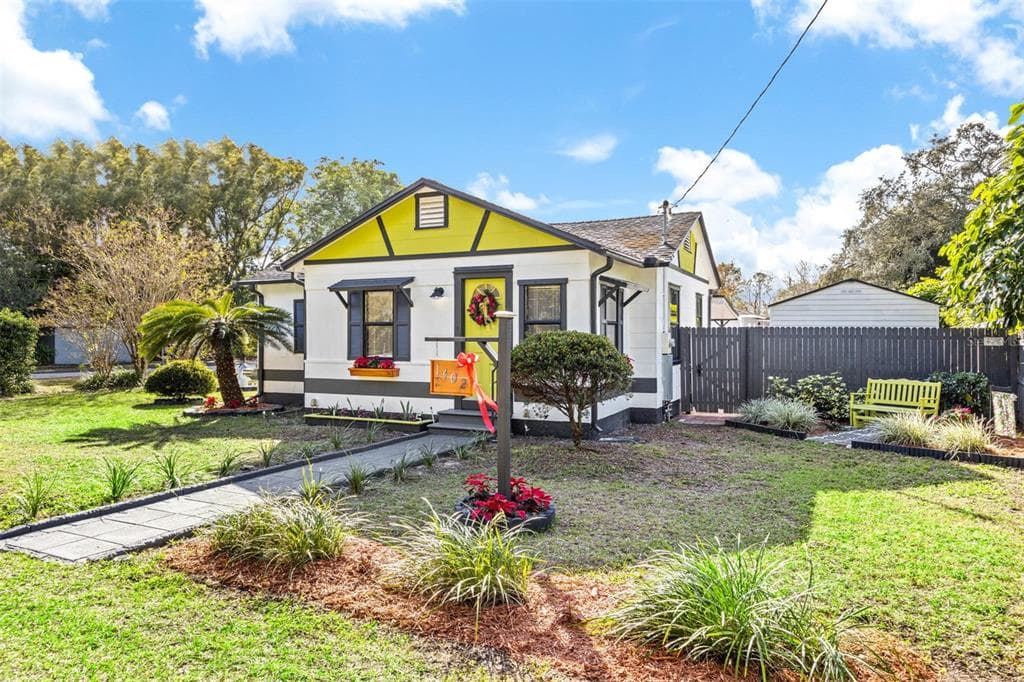 1402 W HUMPHREY STREET TAMPA, FL 33604