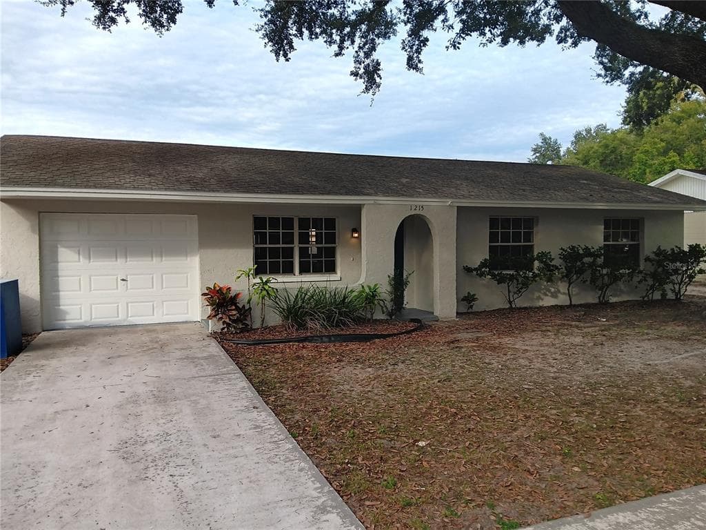 1215 SAGAMORE DRIVE SEFFNER, FL 33584