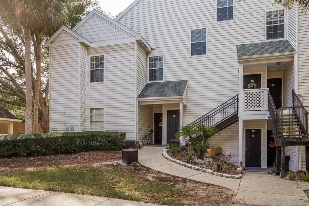 3274 HAVILAND COURT UNIT 204 PALM HARBOR, FL 34684