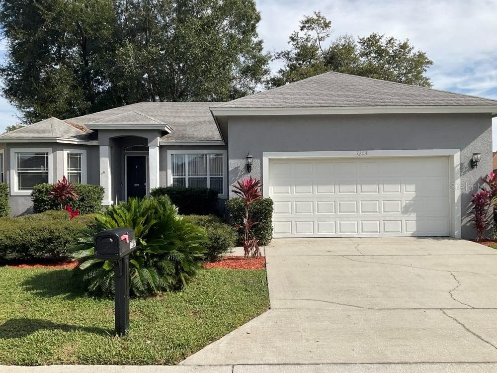 7203 REMINGTON OAKS DRIVE LAKELAND, FL 33810