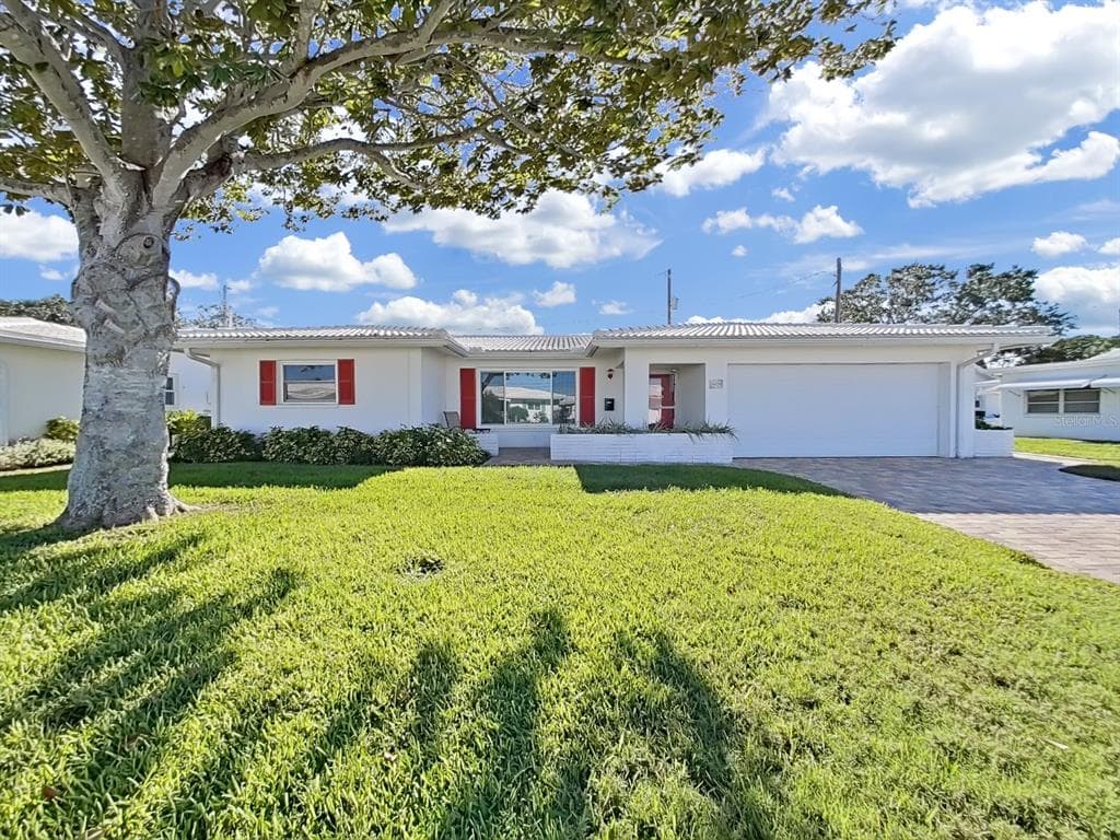 4470 95TH AVENUE N unit 1 PINELLAS PARK, FL 33782