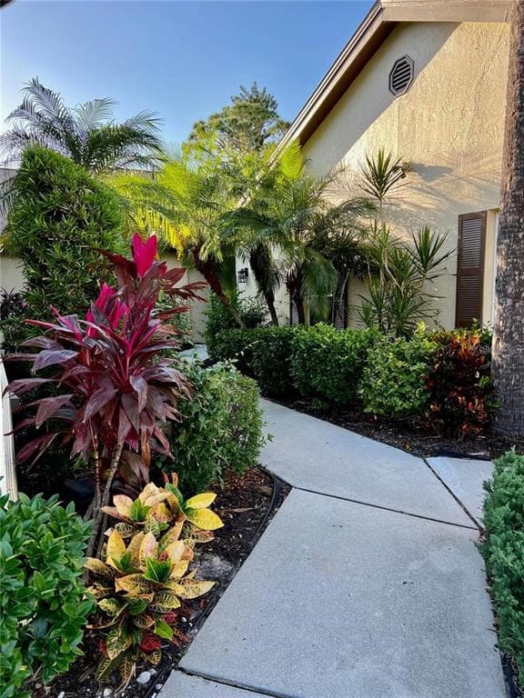 7186 LAKESIDE DRIVE SARASOTA, FL 34243