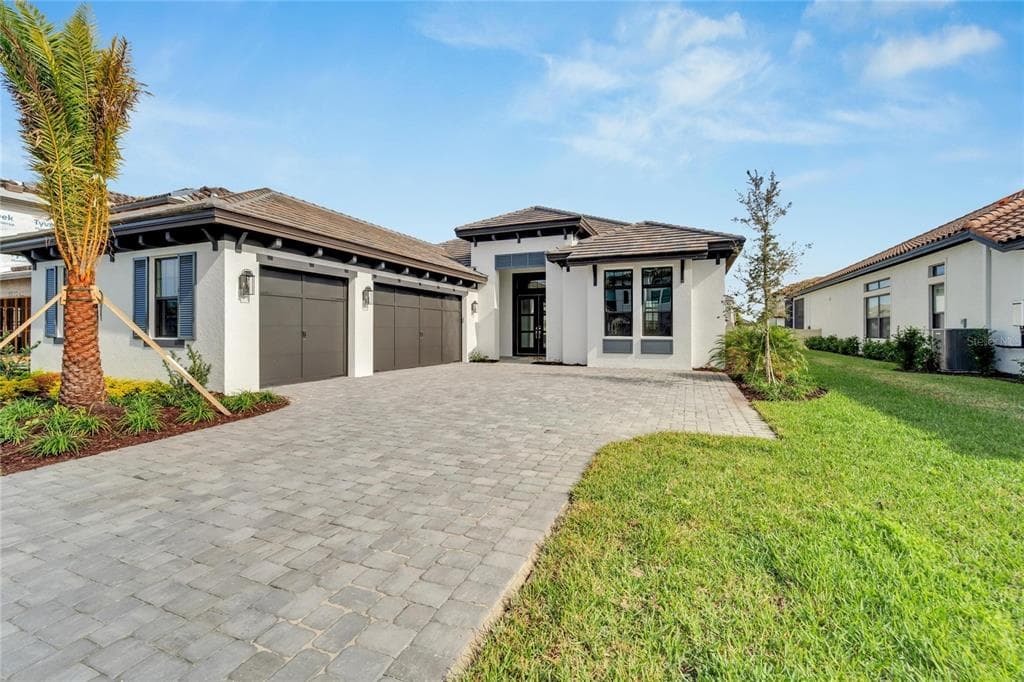 2622 YACHT PLACE WESLEY CHAPEL, FL 33543
