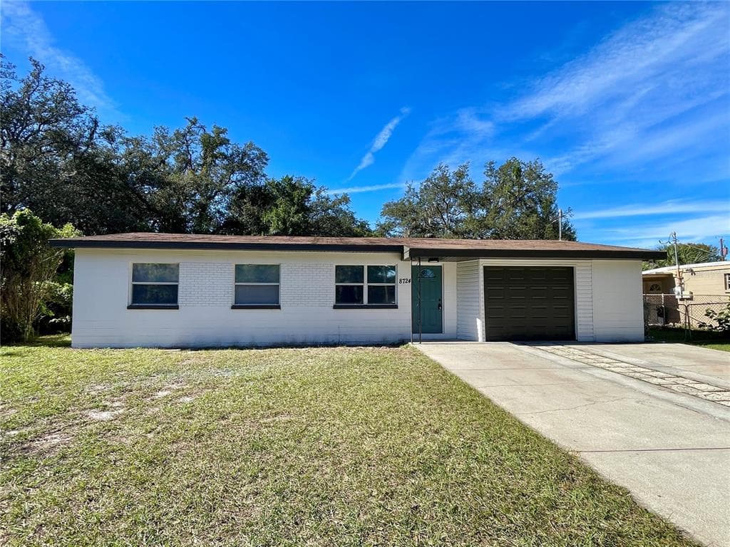 8724 N LARKHALL PLACE TAMPA, FL 33604