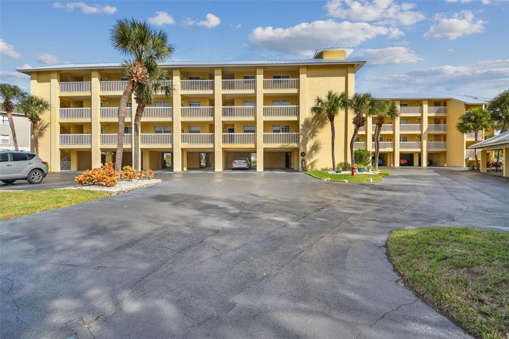 1125 PINELLAS BAYWAY S UNIT 302 TIERRA VERDE, FL 33715