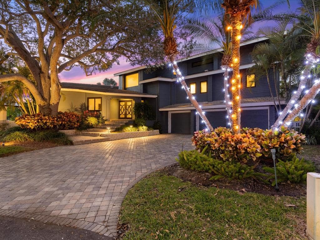 621 BELLE ISLE AVENUE BELLEAIR BEACH, FL 33786