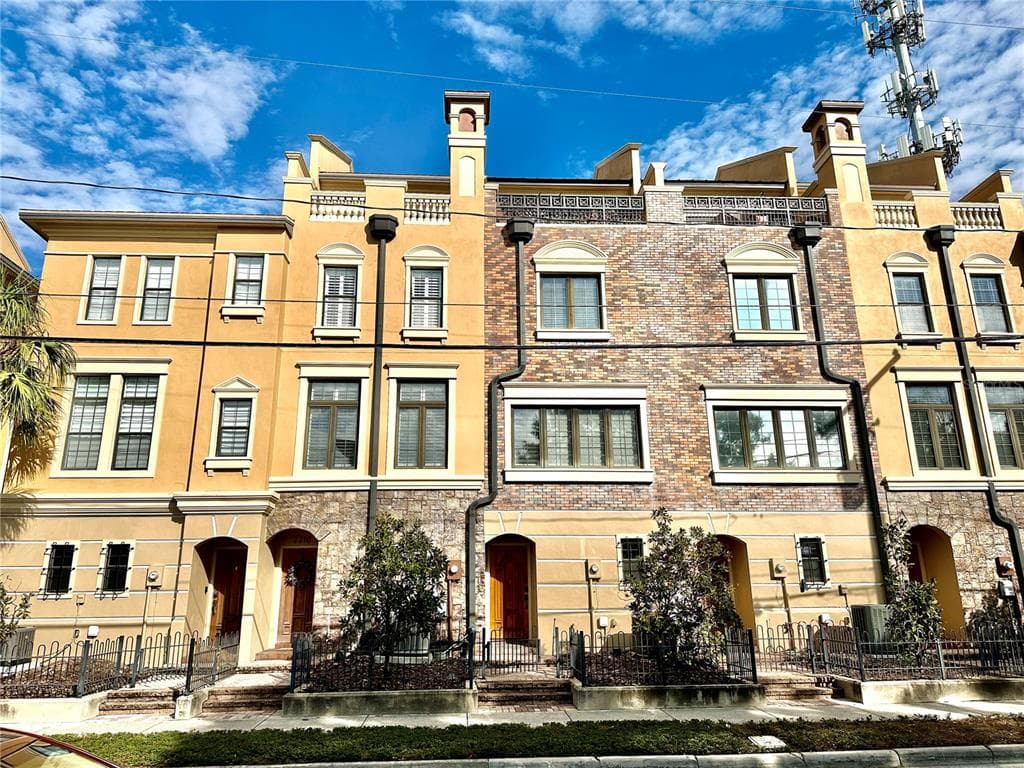 2211 SOHO BAY COURT
