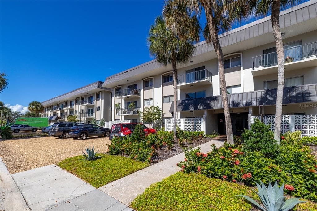 4610 W GRAY STREET UNIT 110 TAMPA, FL 33609