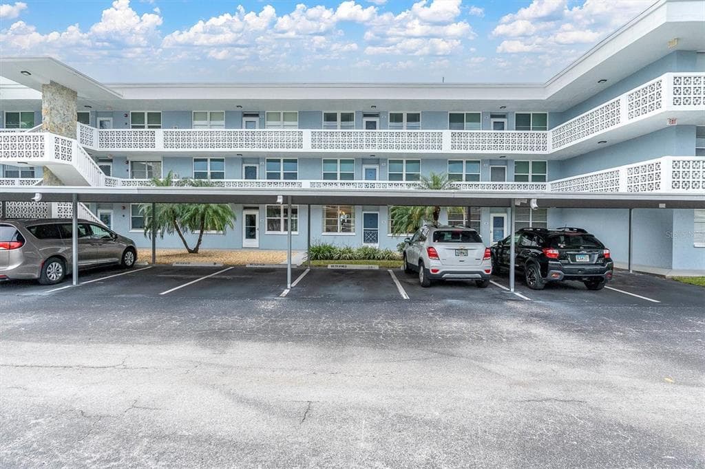 4895 BAY STREET NE UNIT 104