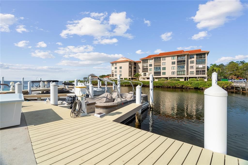 1537 WHARFSIDE DRIVE TARPON SPRINGS, FL 34689