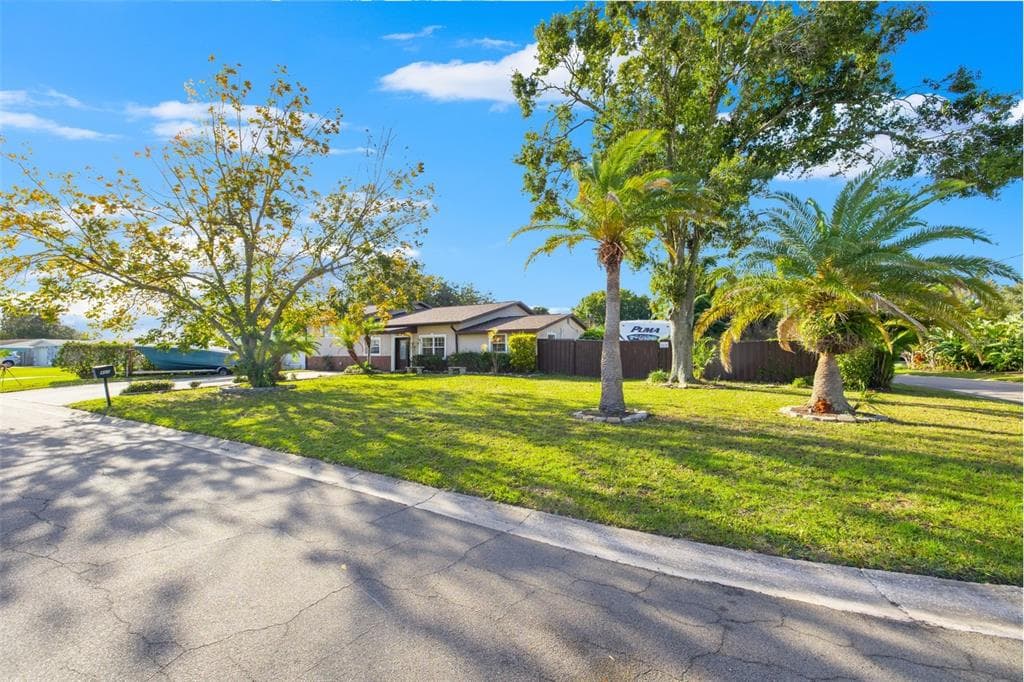 486 FLORIDA CIRCLE N APOLLO BEACH, FL 33572
