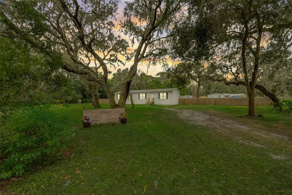 37627 PERTH DRIVE ZEPHYRHILLS, FL 33541
