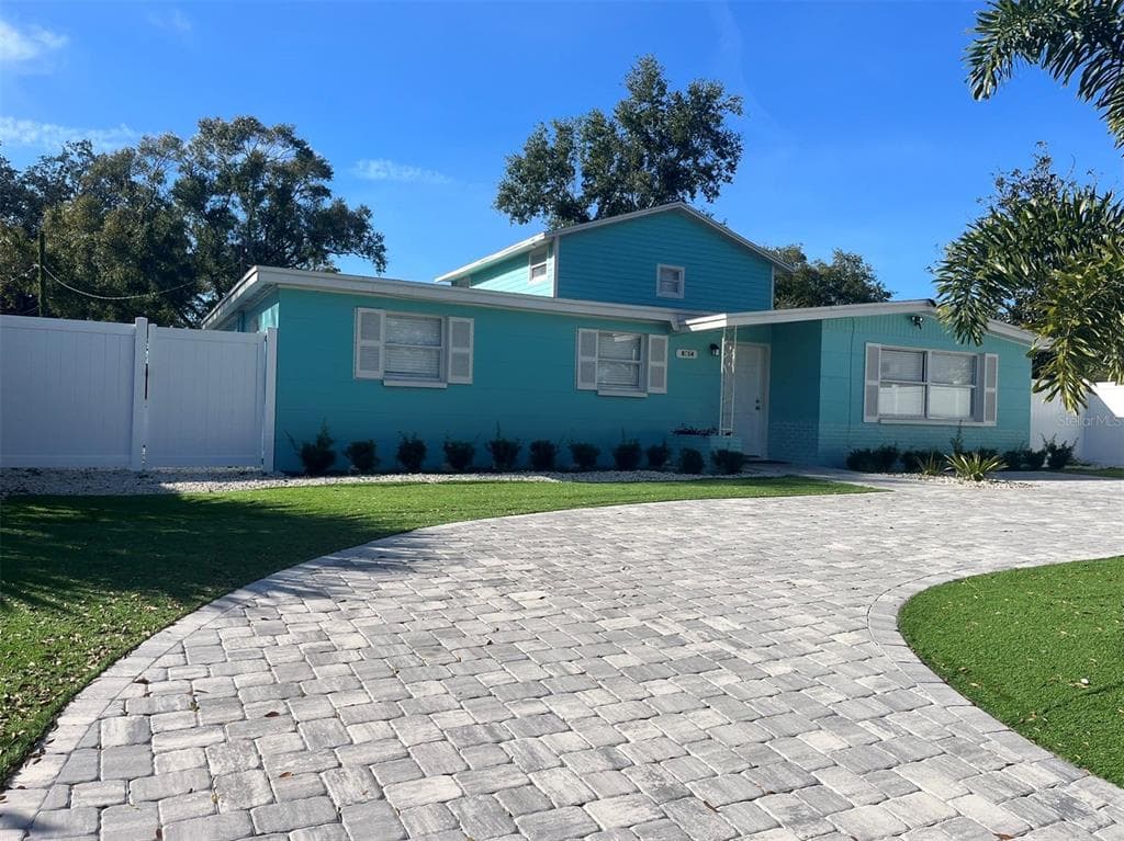 8714 N LINDA TAMPA, FL 33604