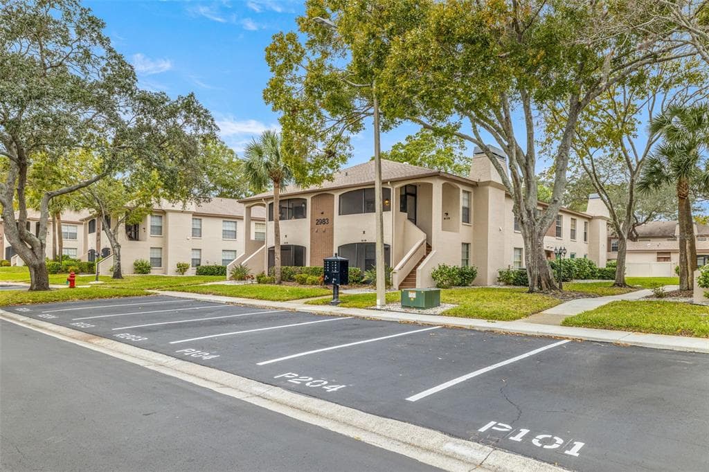 2983 BONAVENTURE CIRCLE UNIT 203 PALM HARBOR, FL 34684