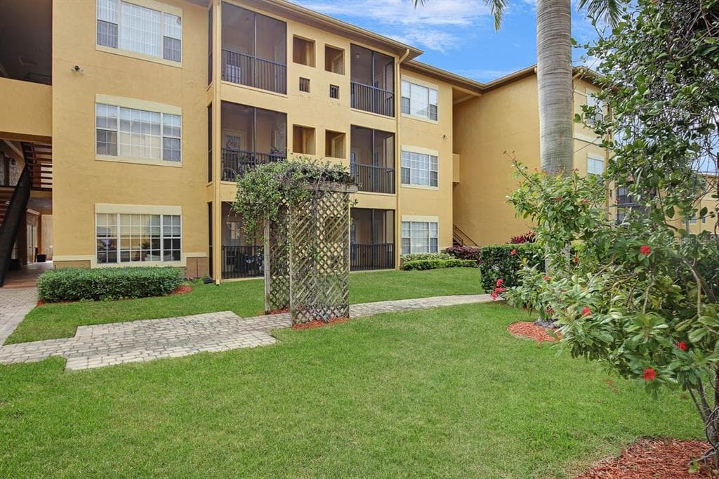 4311 BAYSIDE VILLAGE DRIVE UNIT 303 TAMPA, FL 33615