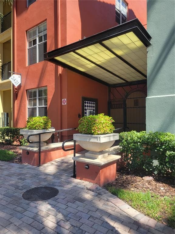 2421 W HORATIO STREET UNIT 830 TAMPA, FL 33609