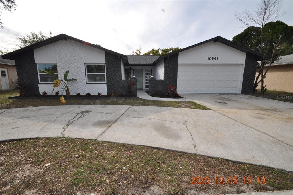 10941 WATER OAK DRIVE PORT RICHEY, FL 34668