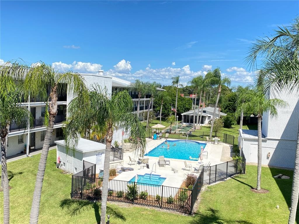 4050 4TH STREET N UNIT 211 ST PETERSBURG, FL 33703