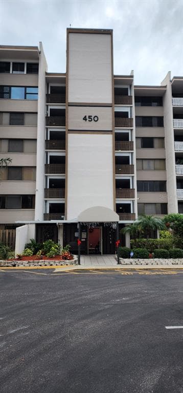 450 TREASURE ISLAND CAUSEWAY UNIT 502 TREASURE ISLAND, FL 33706