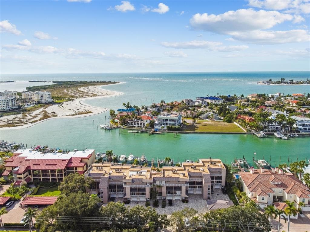 936 PINELLAS BAYWAY S UNIT T-4 TIERRA VERDE, FL 33715