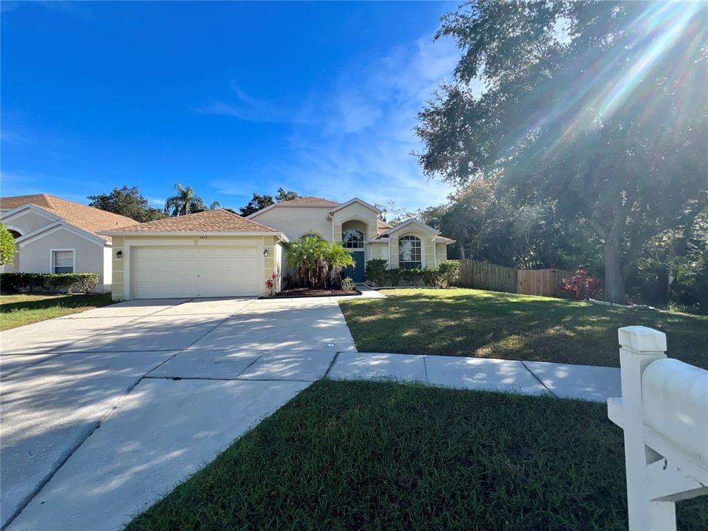 1012 ENGLISH BLUFFS COURT BRANDON, FL 33511