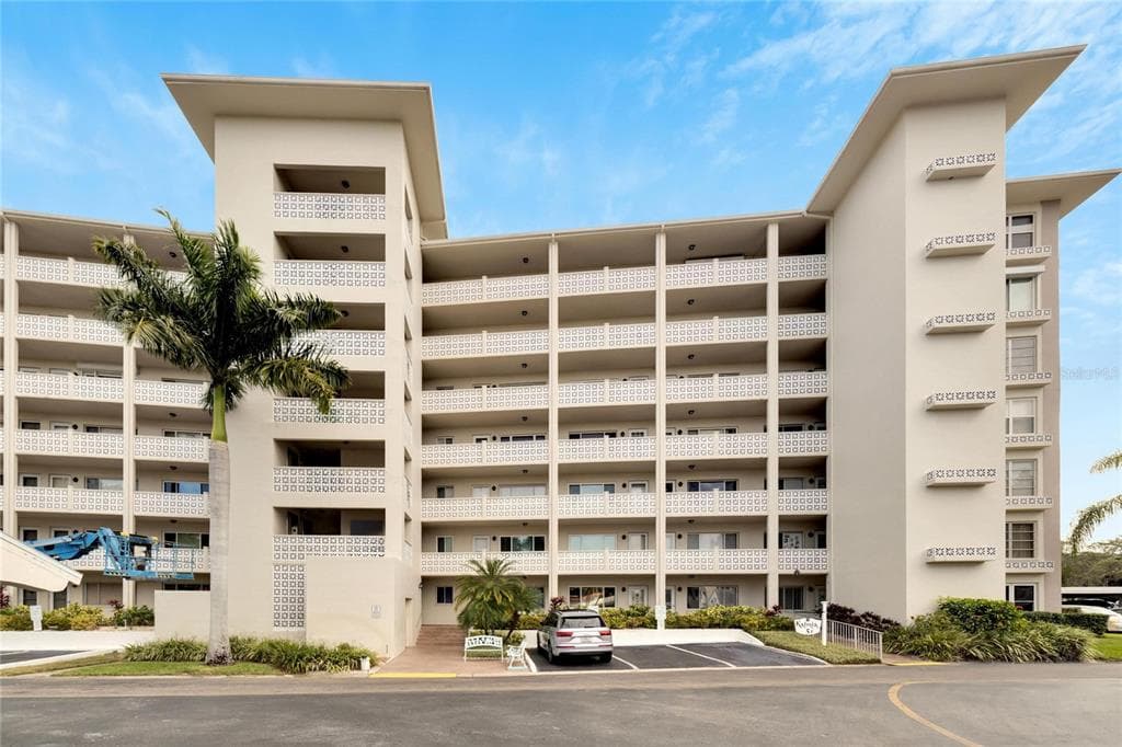 1235 S HIGHLAND AVENUE UNIT 5-210 CLEARWATER, FL 33756